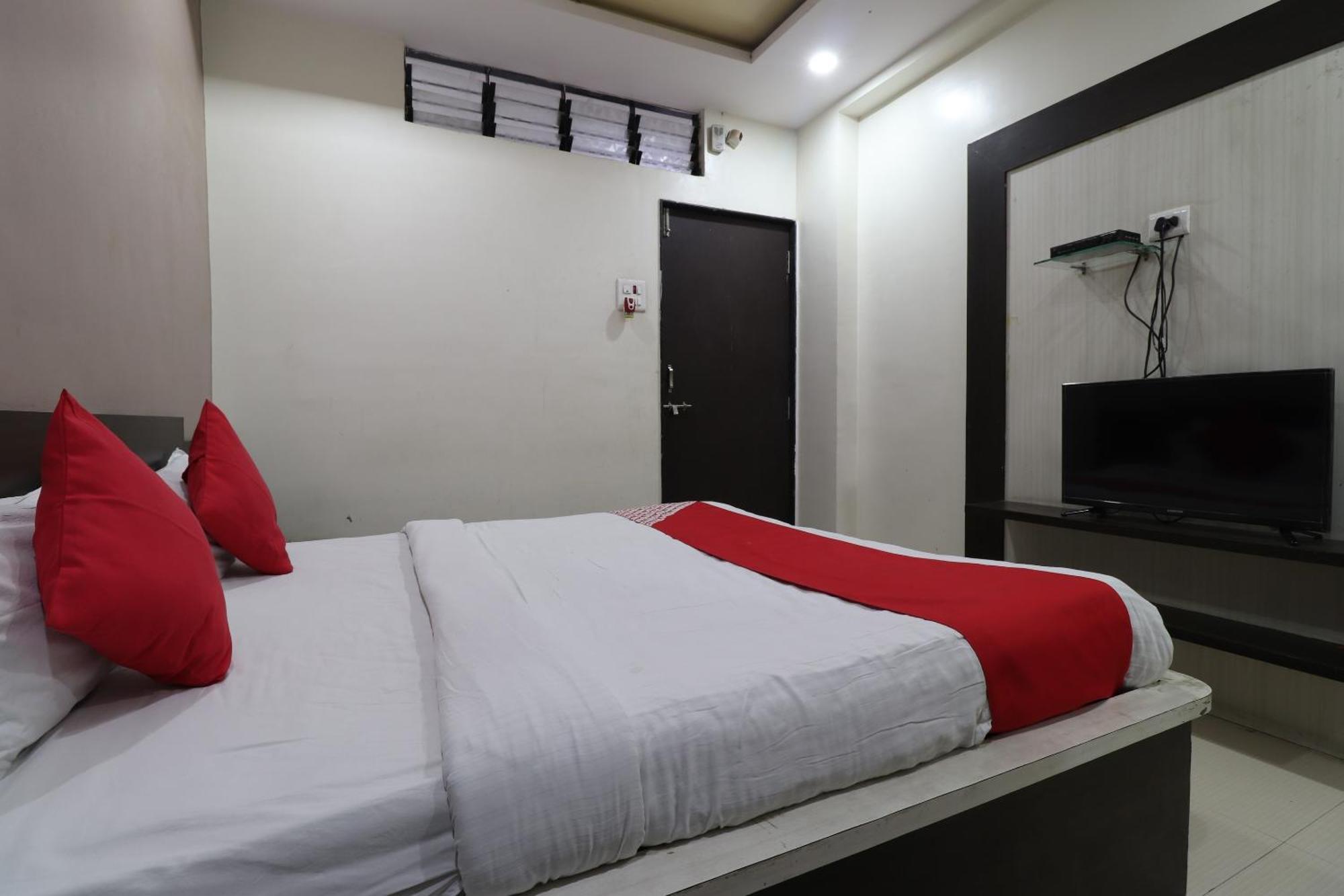 Hotel O Shri Sai Niwara Lodge Dhule 외부 사진