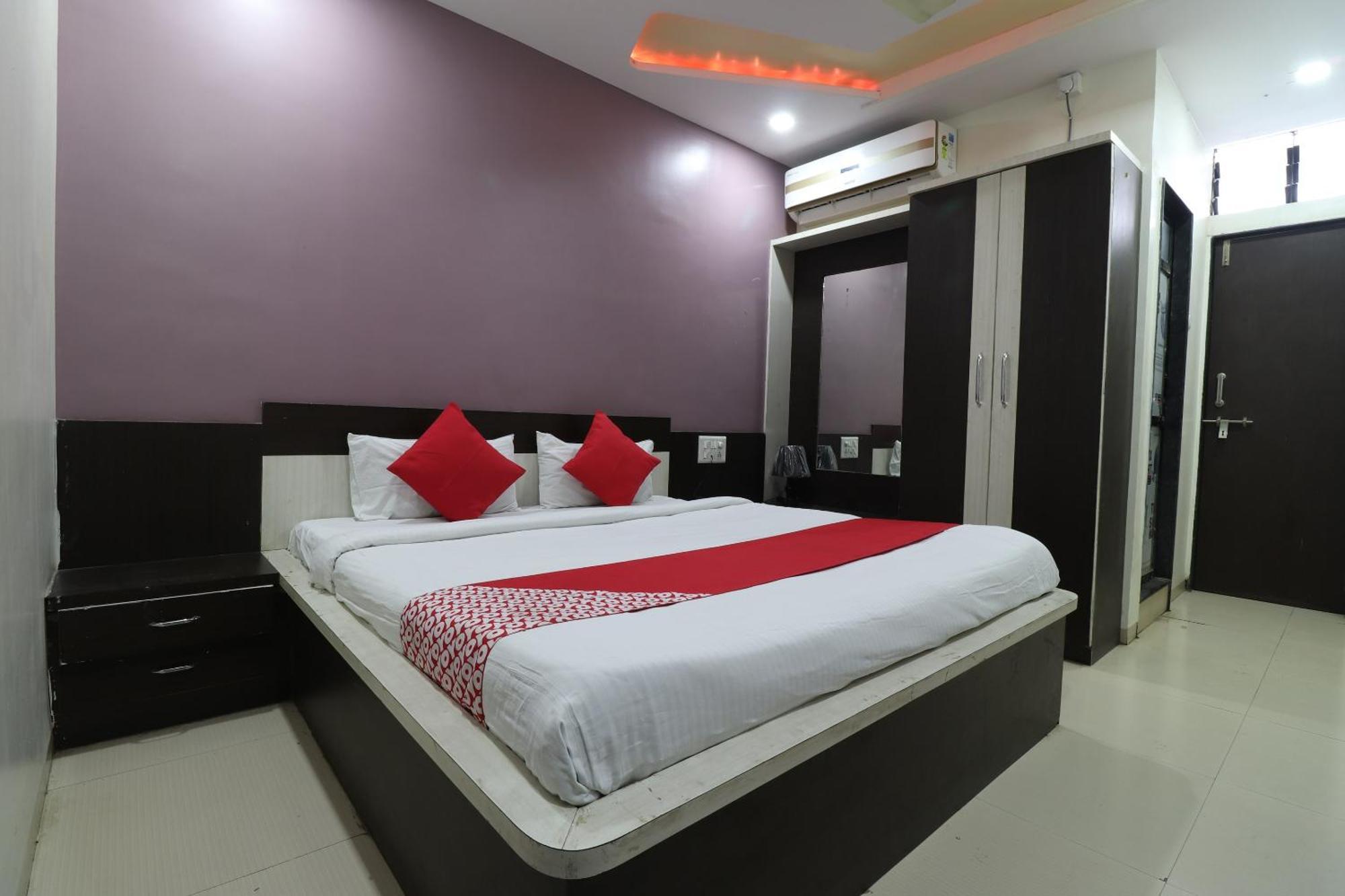 Hotel O Shri Sai Niwara Lodge Dhule 외부 사진