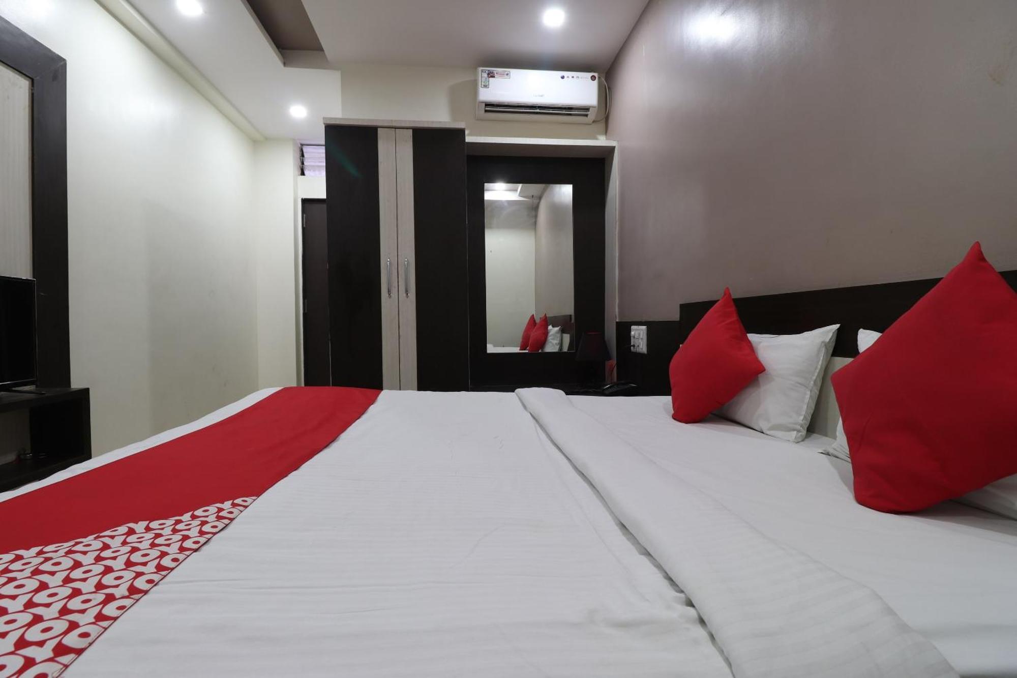 Hotel O Shri Sai Niwara Lodge Dhule 외부 사진