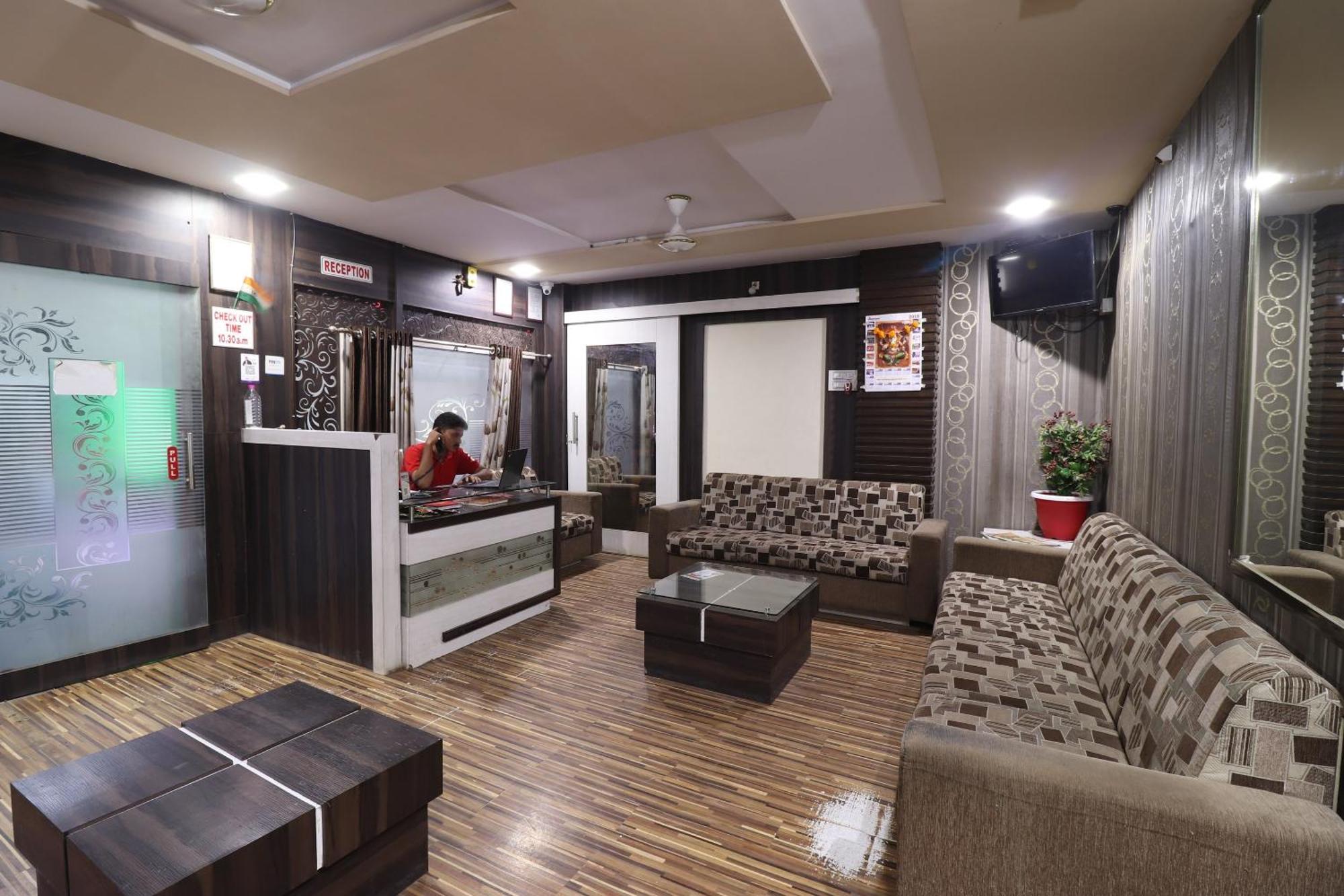 Hotel O Shri Sai Niwara Lodge Dhule 외부 사진