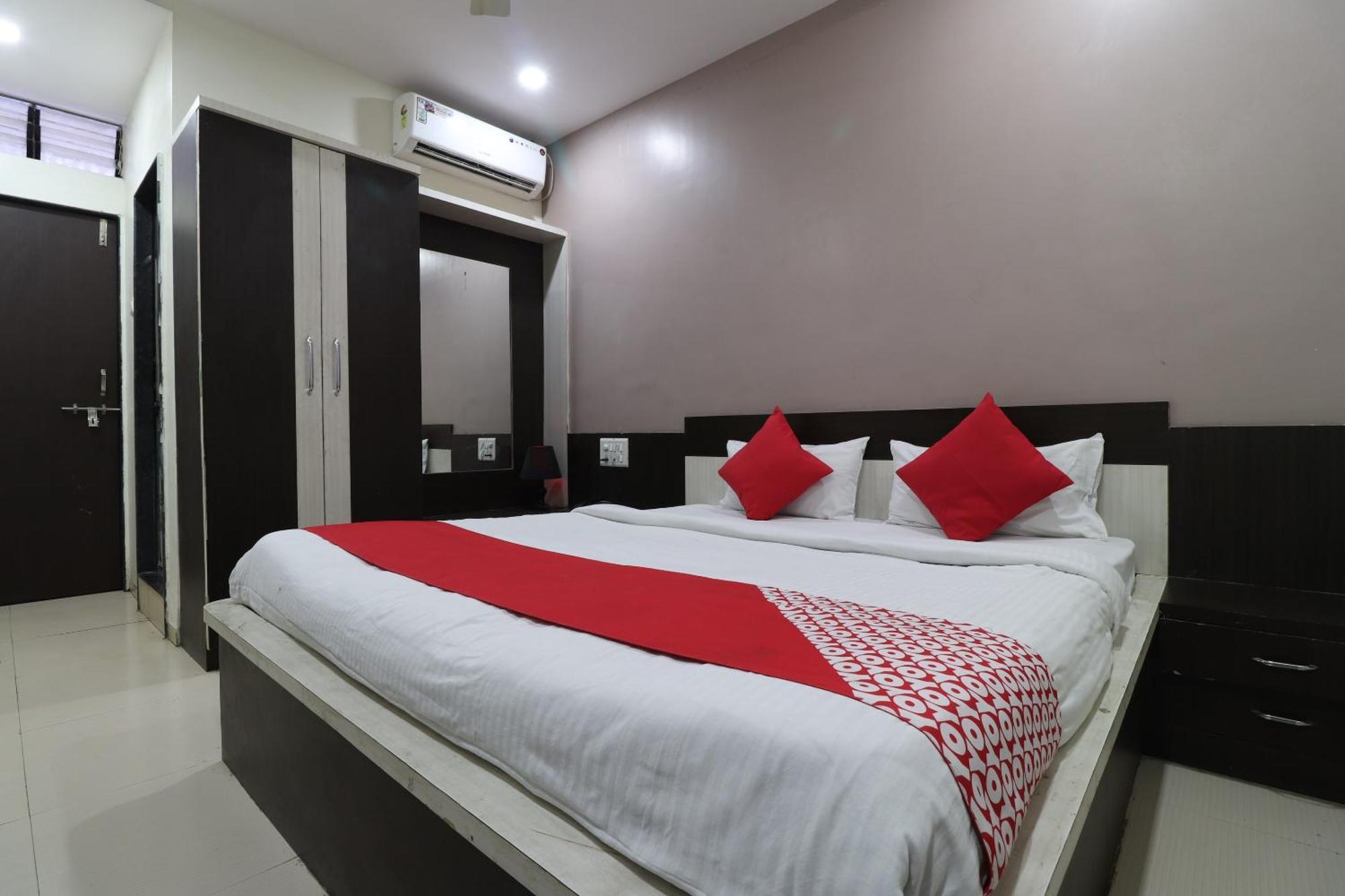 Hotel O Shri Sai Niwara Lodge Dhule 외부 사진