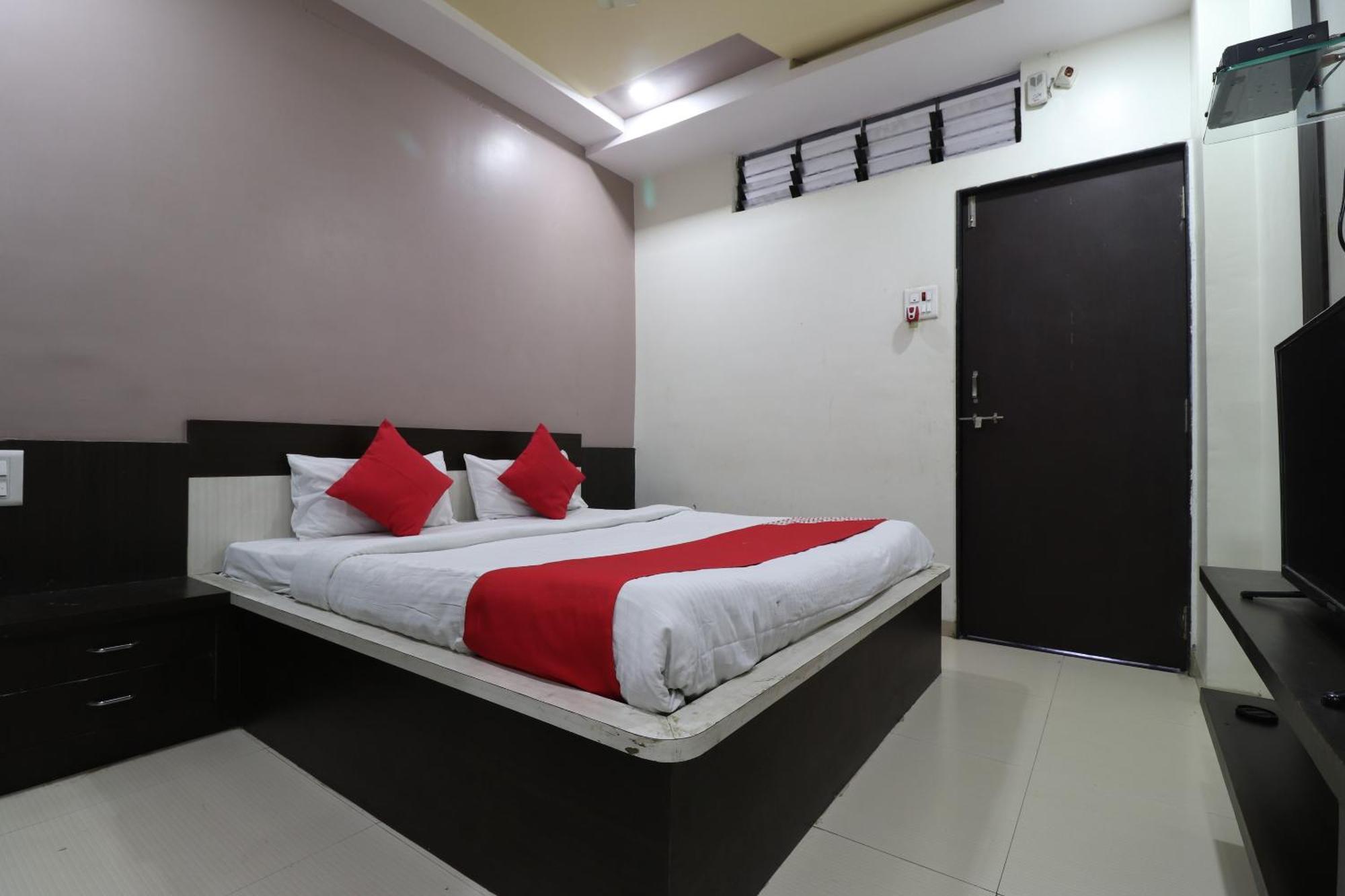 Hotel O Shri Sai Niwara Lodge Dhule 외부 사진