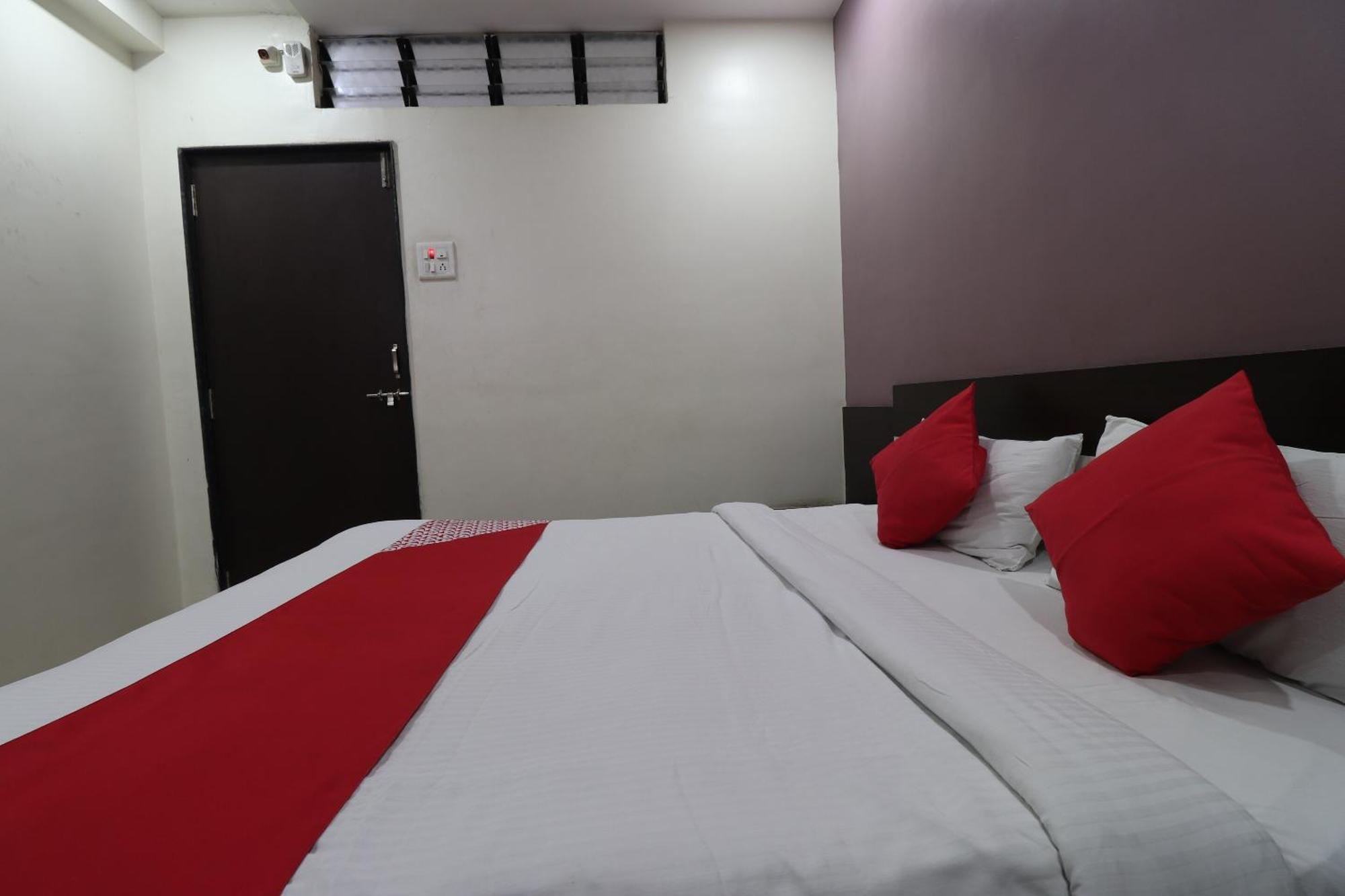 Hotel O Shri Sai Niwara Lodge Dhule 외부 사진