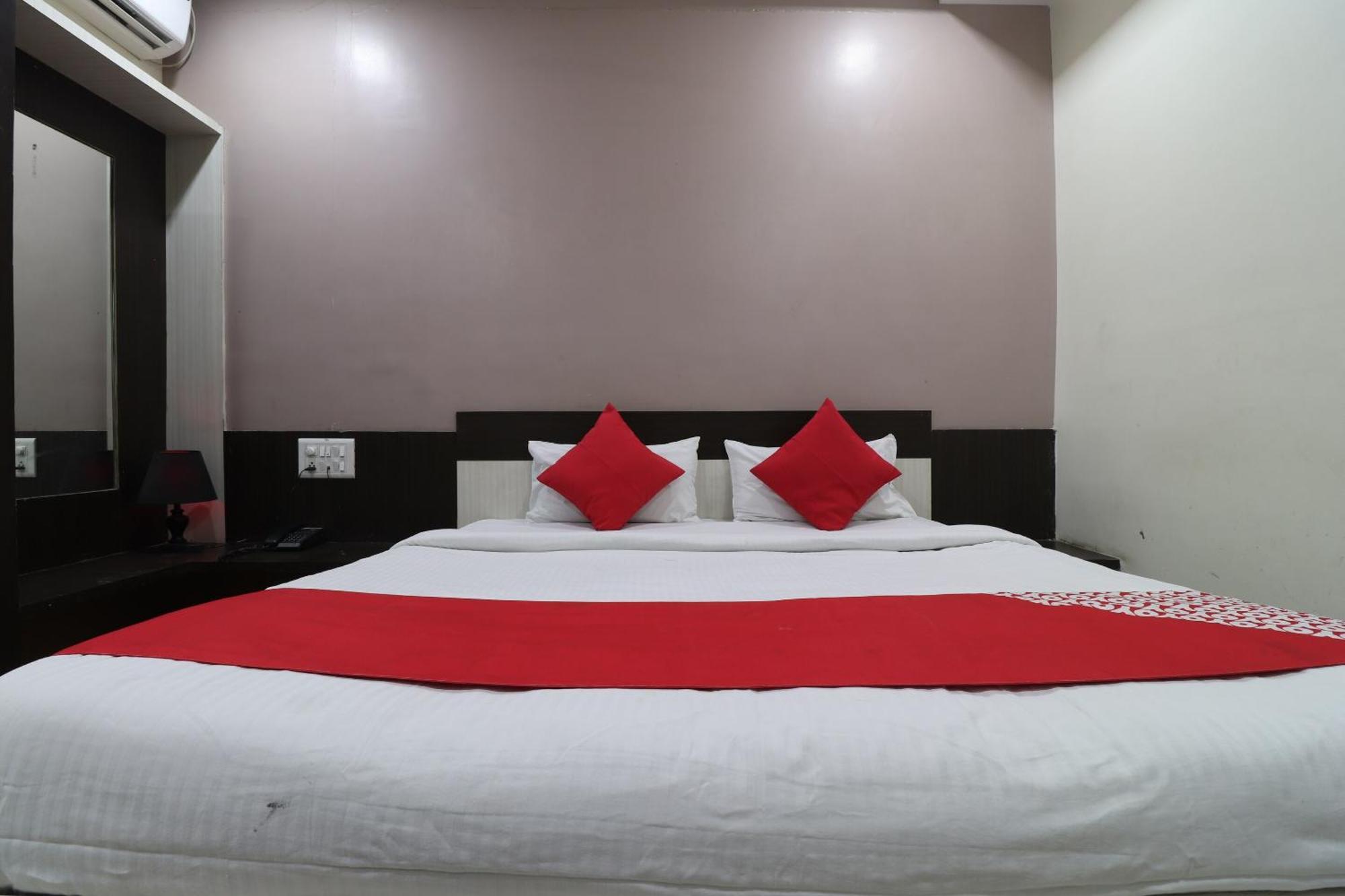 Hotel O Shri Sai Niwara Lodge Dhule 외부 사진