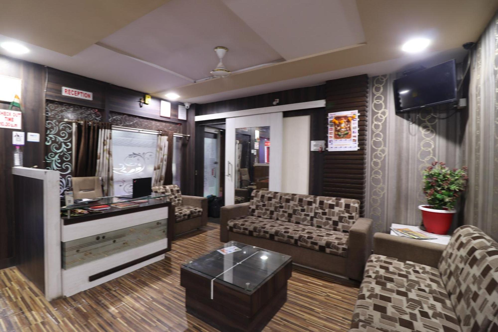 Hotel O Shri Sai Niwara Lodge Dhule 외부 사진