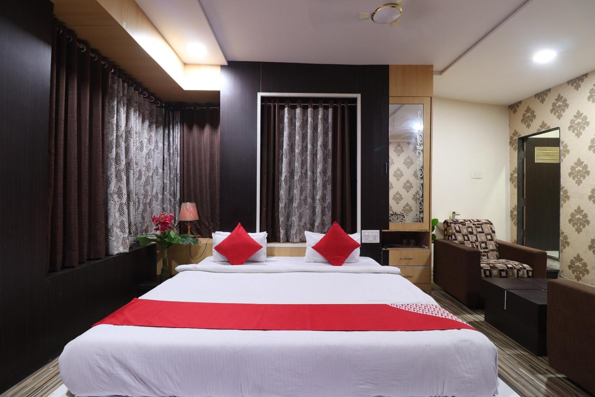 Hotel O Shri Sai Niwara Lodge Dhule 외부 사진